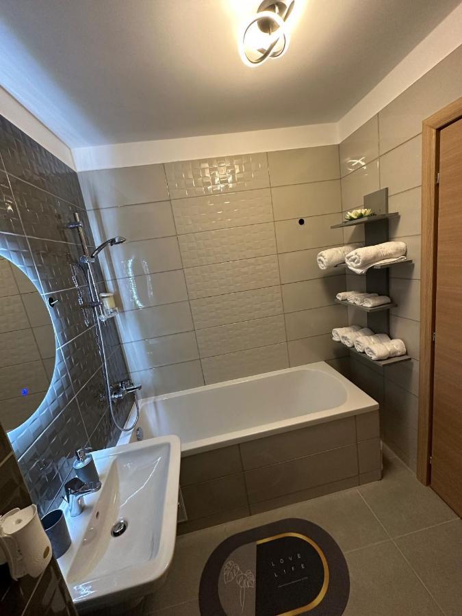 Coresi Luxury Apartments Braşov Buitenkant foto